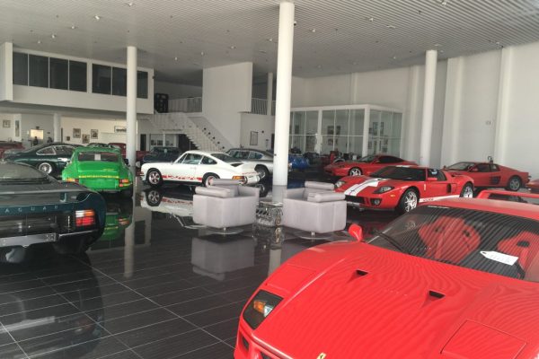 Tomini Classic cars showroom