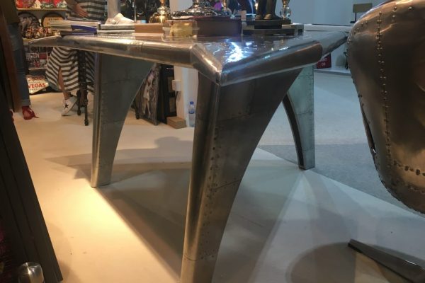 Nicely imitated aircraft wing table