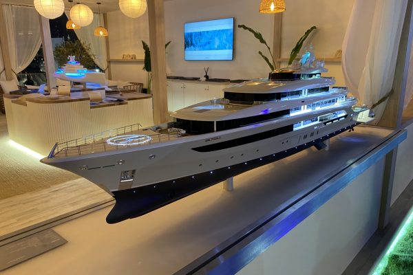 Lorssen Mega Yacht Scale model